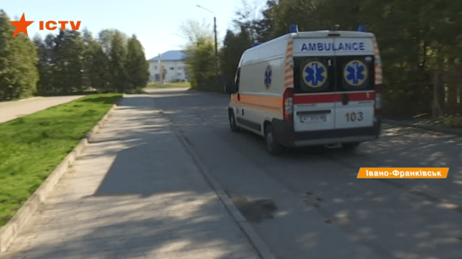 П’яні водій і медики – інцидент зі швидкою допомогою у Івано-Франківську