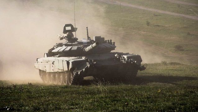 Путін продовжує стягувати війська до кордонів України – Полторак