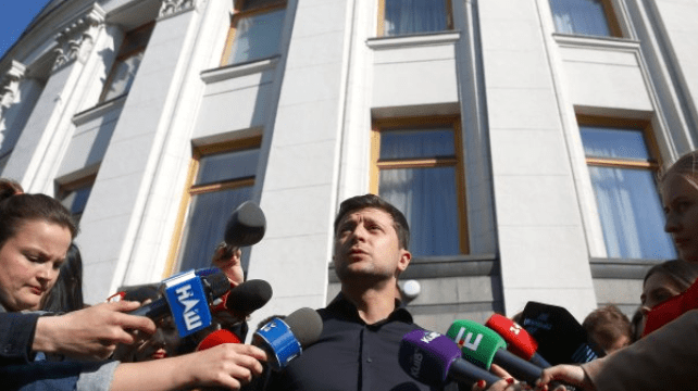 Коалиция распалась: следующие шаги Зеленского и будущее Рады