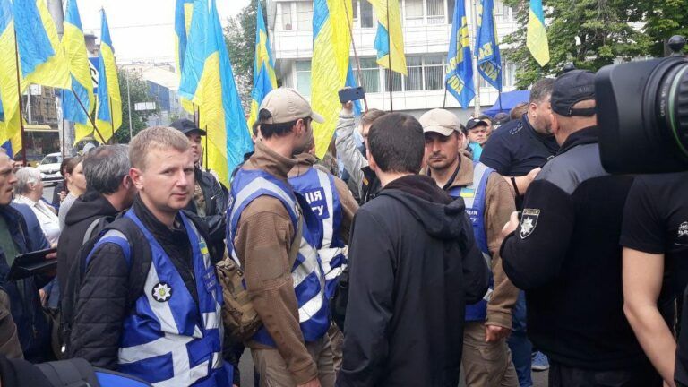 Сутичка під конституційним судом