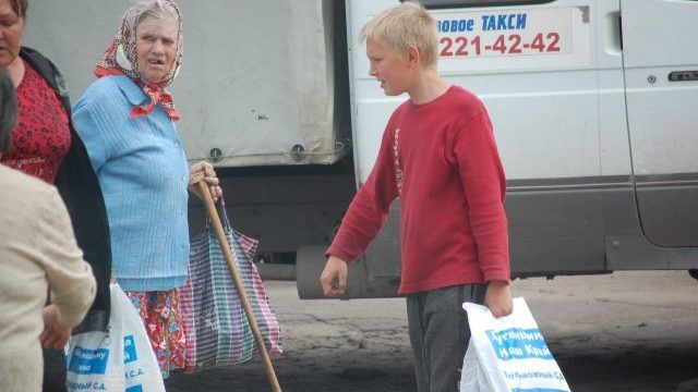 Нардепы начали раздавать бесплатный сахар перед выборами в Раду