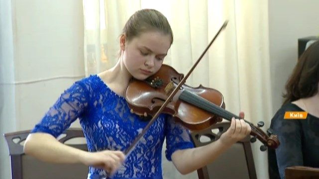 Фонд Кучми Україна організував концерт талановитої скрипальки у Києві
