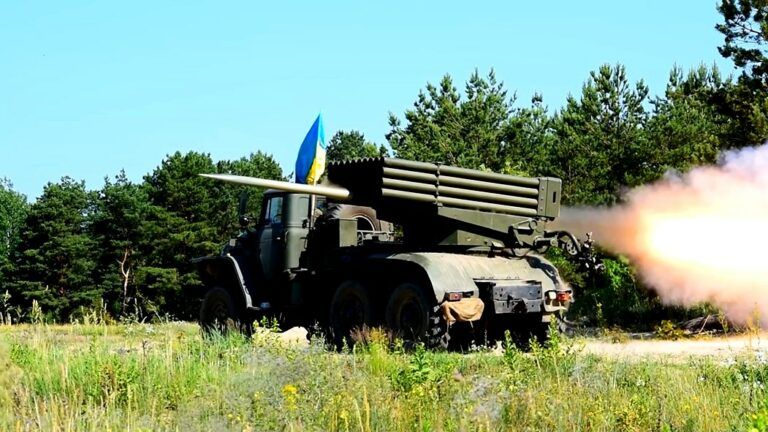 Бойові стрільби артилерії ЗСУ з Градами