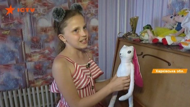 Зайцы изменят мир! 10-летняя девочка шьет игрушки, чтобы спасти жизнь школьника