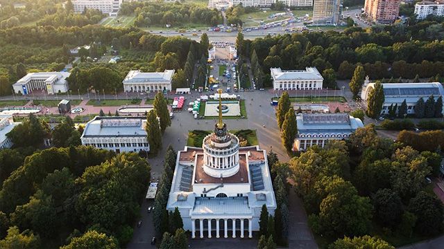 Басейн, сад та 30 видів тварин: ВДНГ рятує киян від спеки та нудьги