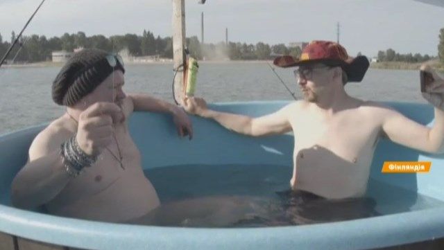 Финский изобретатель и известный актер Вилле Хаапасало проплыли 90 км по морю в ванной