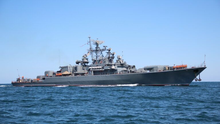 Російський військовий корабель