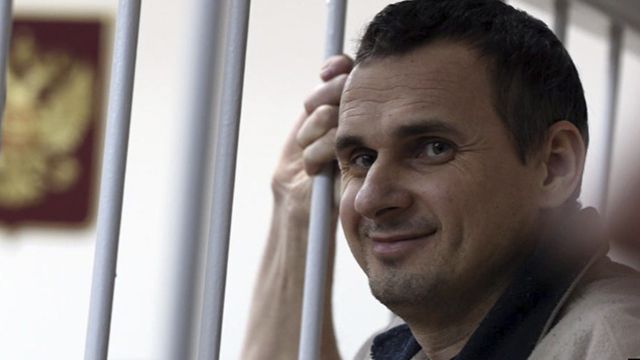 РосСМИ сообщают о переводе Сенцова в Москву. Адвокат это отрицает