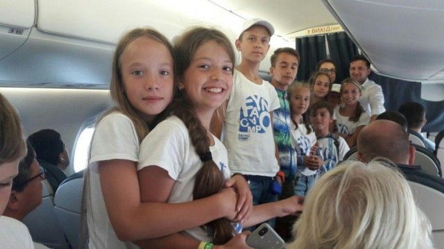 Одеські школярі розбудили Зеленського в літаку і зробили селфі