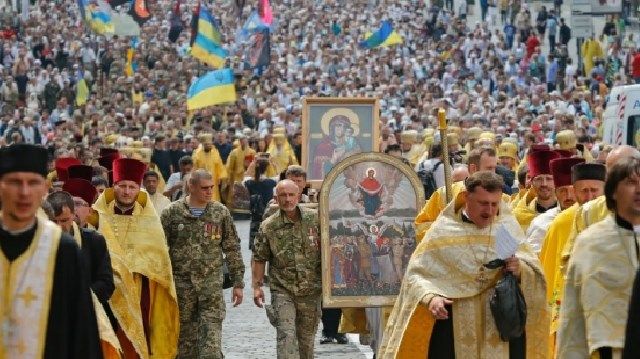 30 тис. вірян і аномальні заходи безпеки: Хресна хода УПЦ у Києві