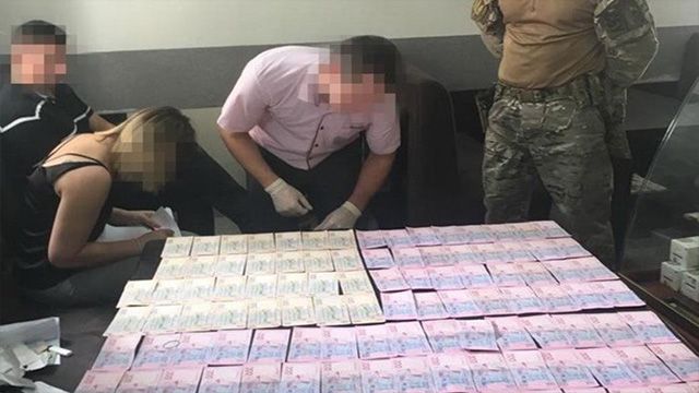 65 тис. грн за оборудку: у Рівному затримали держреєстраторів-рейдерів