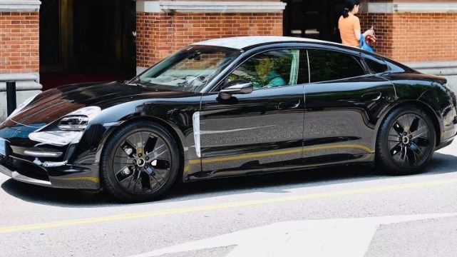 Porsche – Taycan