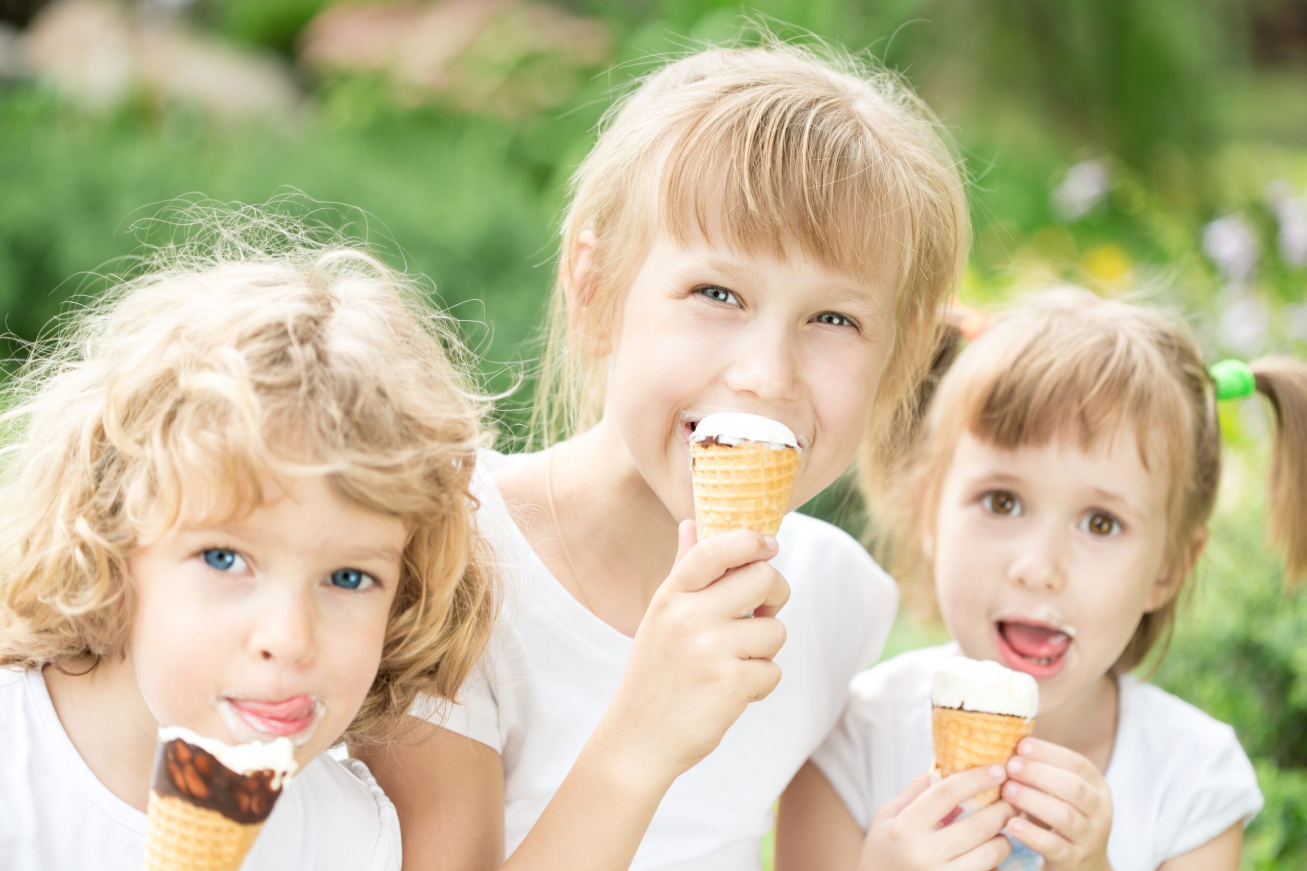 Children eating ice-cream