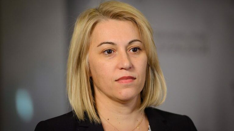 Альона Бабак