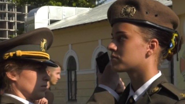 Не уступают парням! В военный лицей Богуна впервые набрали девушек