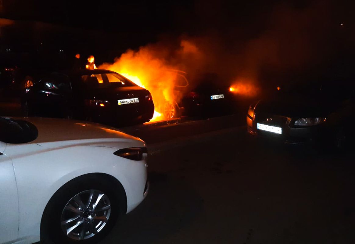 У Києві спалили три автівки