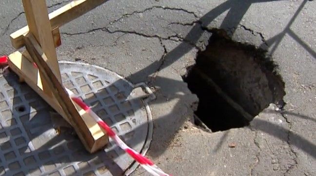 Чому недільна 2-х метрова яма в столиці залишається невідремонтованою