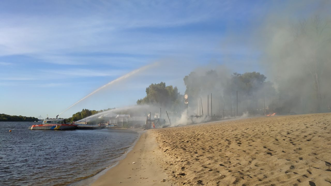 на Гідропарку згорів клуб