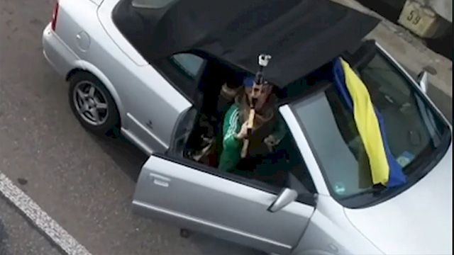 Реальний тероризм чи розігране шоу. Хто і навіщо захоплював міст Метро у Києві