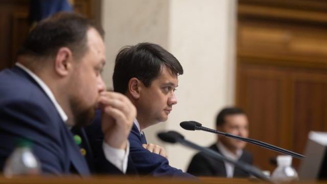 Люди не розуміють: Разумков розкритикував нардепів через їжу і смартфони