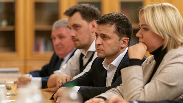 Зеленський зустрівся з рідними загиблих на Донбасі воїнів