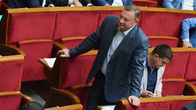 Две книги и костюм: Дубневич собрал сумку в изолятор