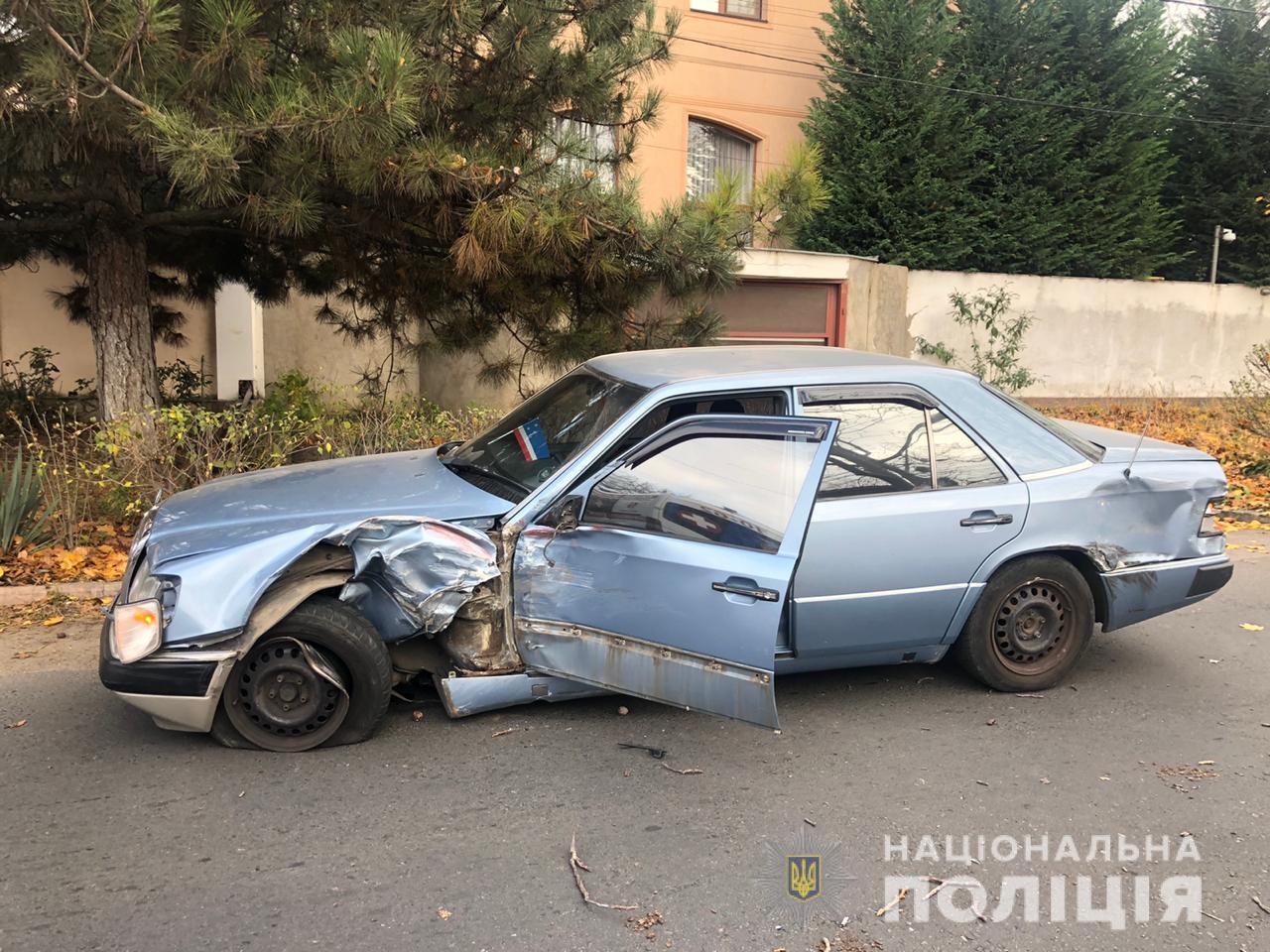 В Одесі швидка влетіла в дерево
