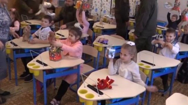 От Николая: нацгвардейцы сделали подарки детям в Новолуганском