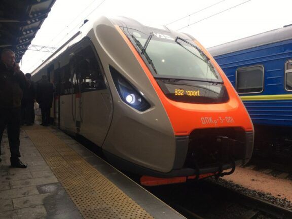 В аеропорт Бориспіль запустили новий дизель-поїзд