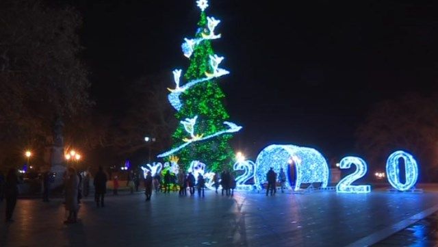 Кілометри гірлянд, ковзанки та інсталяції: як Україна готується до Нового року