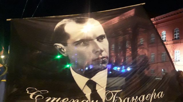 В Киеве и других городах Украины начались марши ко дню рождения Бандеры — фото, видео