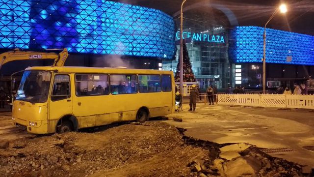 Після аварії біля Ocean Plaza вулицею Антоновича відновили рух