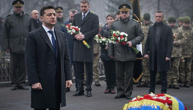 Зеленский почтил память героев Крут