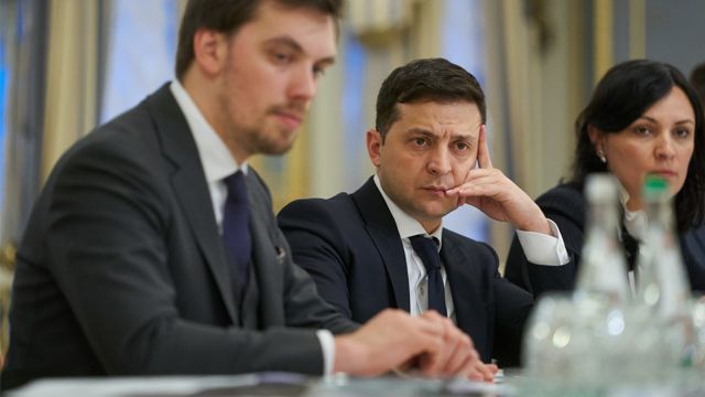 Промови Зеленського та Гончарука: про що говорять жести та міміка