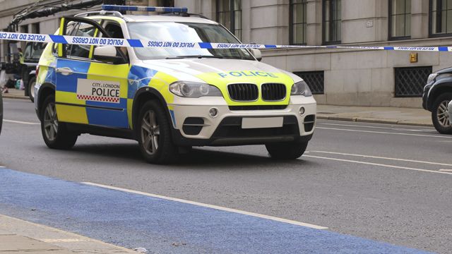 Теракт в Лондоні: чоловік з ножем напав на перехожих