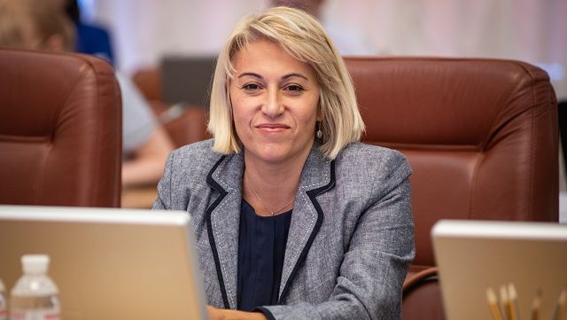 Алена Бабак уволена с должности министра