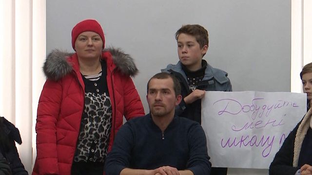 У Луцьку через аварійні приміщення батьки не пускають дітей до школи