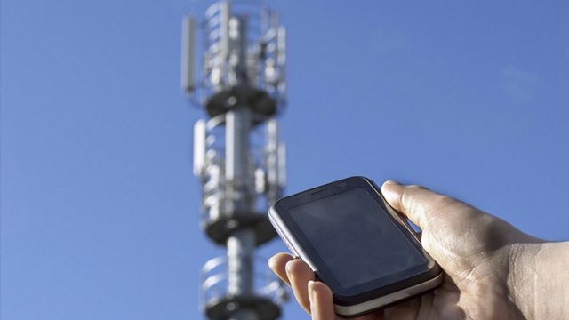 Страх перед 4G: на Прикарпатье селяне не дают установить вышки мобильной связи