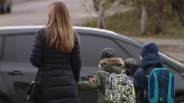 Няня за 1500 грн в день или отпуск: с кем оставить ребенка во время карантина