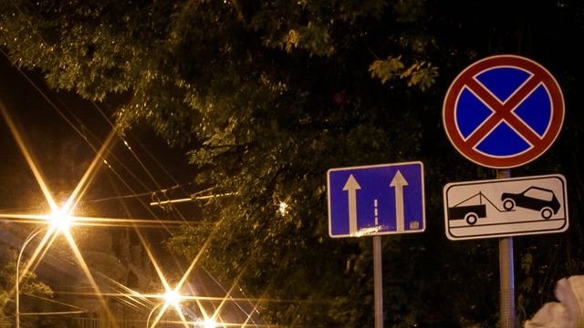 В Киеве эвакуатор забрал автомобиль вместе с детьми