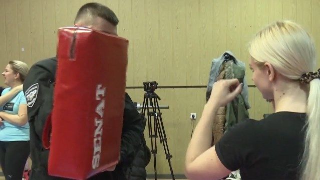 Как отбиться от нападения и оказать первую помощь — курсы для женщин в Херсоне