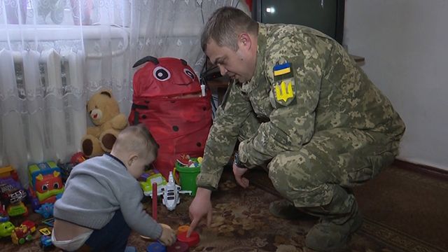 Як на Рівненщині військові підтримують сім’ї загиблих бійців ООС