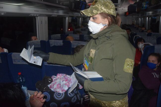 Поїздами Інтерсіті+ з Польщі повернулися понад 1 150 українців