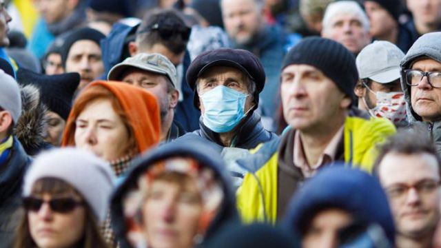 Нові випадки попри карантин і дезінфекцію. Як Україна протистоїть коронавірусу