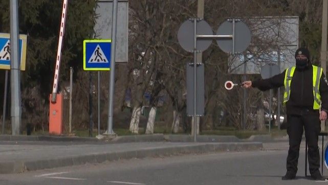 Карантин в Украине: в каких областях установили блокпосты и частично перекрыли движение