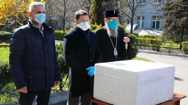 УПЦ и фонд Новинского передали 100 тыс. ПЦР-тестов во все области Украины