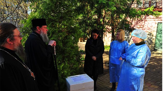 УПЦ и фонд Новинского передали 100 тыс. ПЦР-тестов во все области Украины