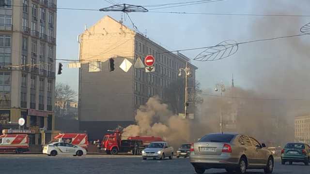 Пожар в Киеве: горит подземный коллектор