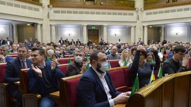 Меньше образования и культуры. Чем пожертвовали депутаты, чтобы покрыть дефицит бюджета