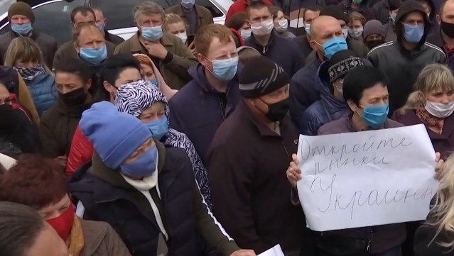 Відсутність ринків у плані виходу з карантину: українські аграрії вийшли на пікет